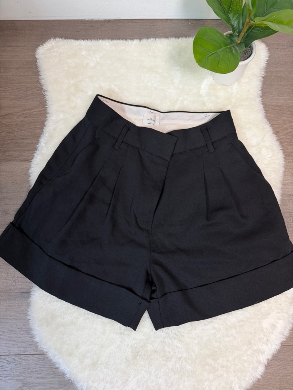 Aritzia Black High-Waist Pleated Cuffed Shorts